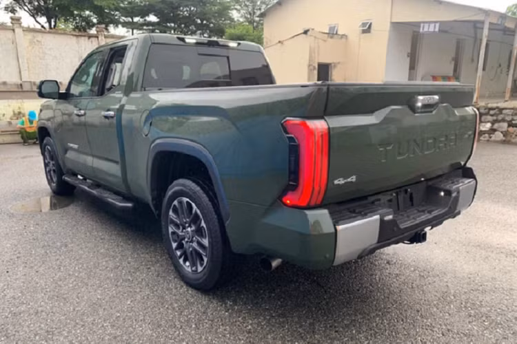 Với thiết kế thay đổi, bán tải Toyota Tundra 2022 được kỳ vọng sẽ làn gió mới ở phân khúc bán tải cỡ lớn tại Việt Nam khi mẫu xe Ford F-150 vẫn đang được khá ưa chuộng. Tại Mỹ, Tundra 2022 cạnh tranh các đối thủ Ford F-150, Chevrolet Silverado, Nissan Titan... Trong khi đó, tại Việt Nam, Tundra đối đầu trực tiếp F-150.