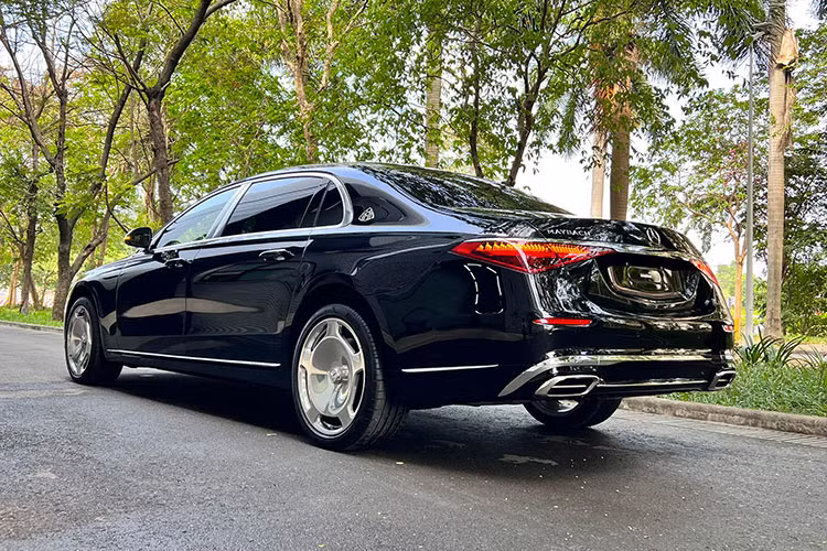 Dòng xe siêu sang Mercedes-Maybach S450 4Matic thế hệ mới chỉ mới được phân phối chính hãng và bàn giao trong tháng 12 này, vì thế Minh Nhựa có thể nằm trong các khách hàng đầu tiên đặt mua và được giao xe Mercedes-Maybach S450 4Matic 2022.