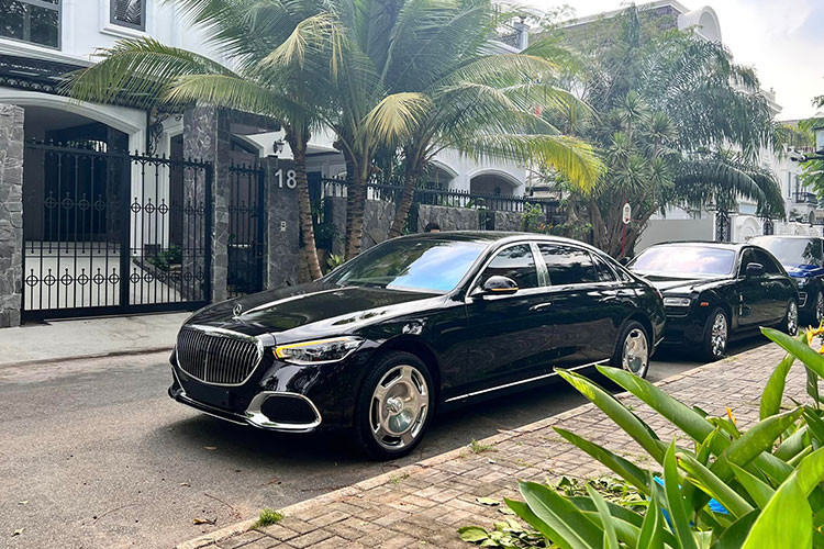 Trong hơn 1 tháng qua, cái tên Minh Nhựa liên tục xuất hiện trên các trang truyền thông bởi việc bán đi 3 xe sang và mang về nhà 3 chiếc xe khủng không kém. Và chiếc xe Mercedes-Maybach S450 2022 mới nhất đã được bổ sung vào bộ sưu tập của tay chơi này.