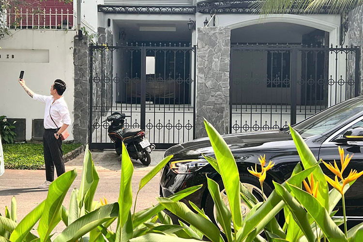 Mercedes-Maybach S450 4Matic 2022 của Minh Nhựa được trang bị động cơ tăng áp, dung tích 3.0L thế hệ mới với công nghệ EQ Boost tạo ra công suất tối đa 367 mã lực và mô-men xoắn 500 Nm, kết hợp với hộp số tự động 9 cấp 9G-Tronic.