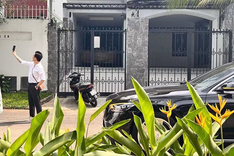 Mercedes-Maybach S450 4Matic 2022 của Minh Nhựa được trang bị động cơ tăng áp, dung tích 3.0L thế hệ mới với công nghệ EQ Boost tạo ra công suất tối đa 367 mã lực và mô-men xoắn 500 Nm, kết hợp với hộp số tự động 9 cấp 9G-Tronic.