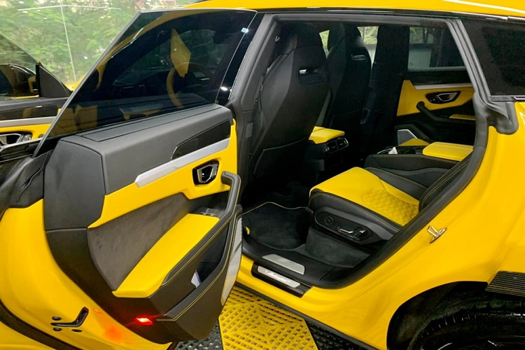 Urus được xem là chiếc xe Lamborghini có khoang hành lý rộng rãi nhất khi thể tích chứa đồ có thể lên đến 1.596 lít nếu hàng ghế sau được gập lại.