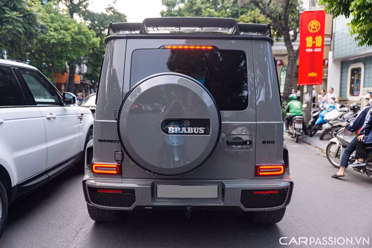 Với động cơ đã được độ lại, Brabus 800 có thể tăng tốc 0-100 km/h trong 4,1 giây. Tốc độ tối đa giới hạn ở 240 km/h. Mức giá xe Brabus 800 Widestar tại Hà Nội chắc chắn sẽ không dưới 13 tỷ đồng.