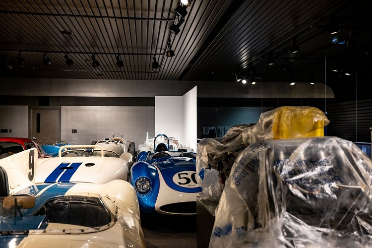 Do đó, những chiếc xe có giá trị như Eagle T1G từng cùng tay đua người Mỹ Dan Gurney chiến thắng chặng đua Công thức 1 Bỉ vào năm 1967, Ferrari 166 đời 1948, Chevrolet C2 Corvette Grand Sport có số lượng sản xuất đúng 6 chiếc, Mercedes SSK, Auburn Boattail Speedster, Ford GT40, McLaren F1 và hàng loạt xe đua Porsche từ thập niên '50 - '70 vẫn còn nguyên vẹn.