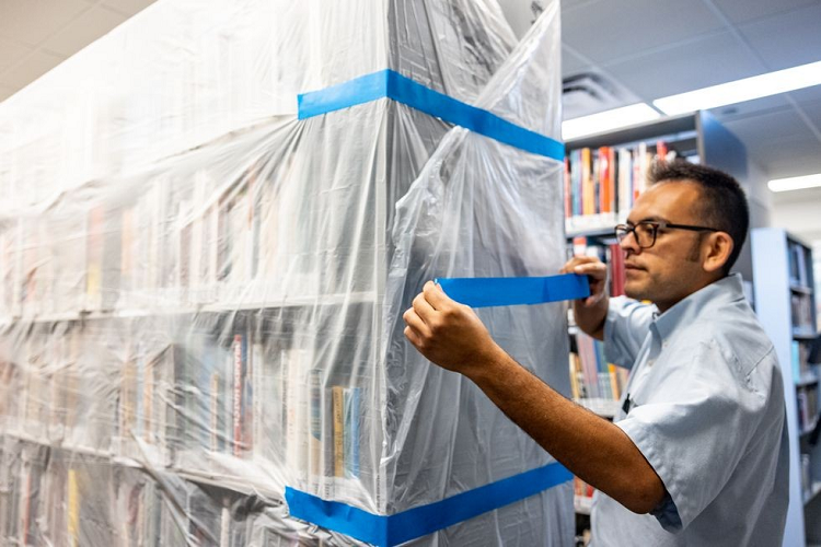 Vận hành một bảo tàng xe ôtô quý hiếm tại bang Florida, Mỹ, không hề đơn giản chút nào, đặc biệt trong mùa mưa khi những cơn bão mạnh như bão Ian tràn vào. Để đối phó với những cơn bão này, các nhân viên tại bảo tàng Revs Institute ở Naples, bang Florida, đã phải chuẩn bị rất kỹ càng.