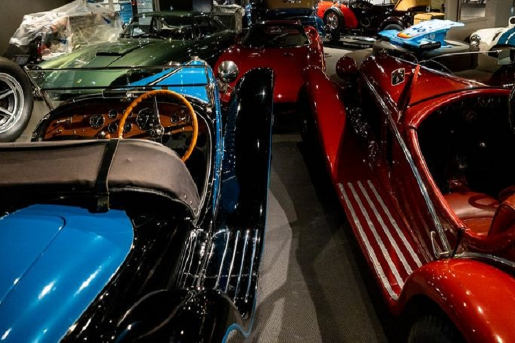 Anh George cho biết, phải vài năm thì bảo tàng mới cần chuẩn bị chống bão như thế này một lần. Tuy nhiên, bảo tàng vẫn cập nhật kế hoạch chống bão mỗi năm để quá trình chuẩn bị diễn ra trơn tru, nhịp nhàng khi bão thực sự đến. Theo kế hoạch, bảo tàng xe cổ Revs Institute sẽ mở cửa đón khách trở lại vào ngày 17/11 tới đây.