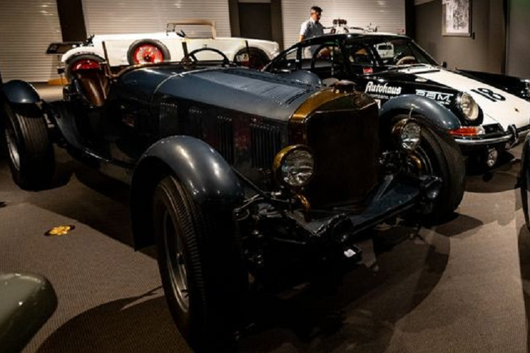 Để bảo vệ những chiếc xe, chủ sở hữu cũng có thể chuyển xế cưng sang nơi không bị ảnh hưởng bởi cơn bão. Tuy nhiên, bảo tàng không thể làm được điều đó với bộ sưu tập xe lớn như thế này. Bên cạnh đó, việc đưa những chiếc ôtô có giá trị lên xe vận chuyển càng tăng nguy cơ hư hỏng.