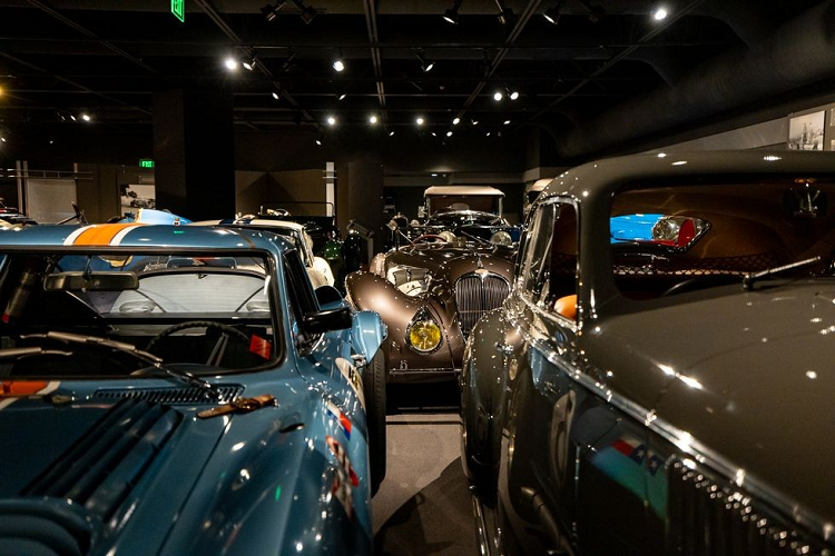 Mỗi năm, bảo tàng Revs Institute đều cập nhật kế hoạch đối phó với mùa mưa bão. Bảo tàng còn có cả bản đồ để sắp xếp vị trí của những chiếc ô tô. Theo kế hoạch trước đó, bảo tàng chỉ di chuyển khoảng 40 - 50 chiếc xe. Tuy nhiên, với siêu bão như Ian, bảo tàng đã di chuyển tổng cộng 115 chiếc ôtô.