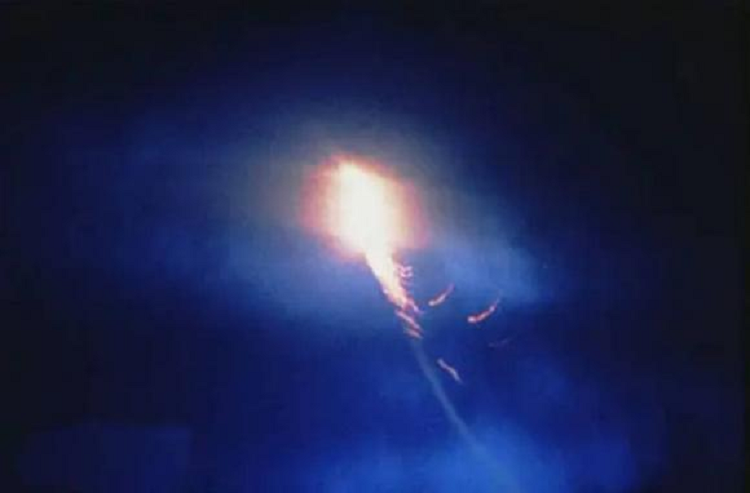 Sấm sét 4. Vụ nổ Tunguska Lúc 07:17 sáng ngày 30/6/1908, một quả cầu lửa khổng lồ quét qua Siberia, Nga và phát nổ và rơi xuống. Có người nói đó là một vụ nổ hạt nhân, nhưng không có bom nguyên tử vào thời điểm đó. Cho đến ngày nay, bí ẩn về vụ nổ Tunguska vẫn chưa được giải đáp.