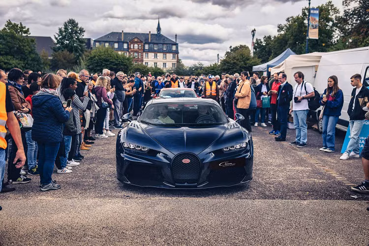 Đối với ngày thứ hai, những người tham gia Bugatti Festival lần thứ 39 và rời Château vào khoảng 10:30 sáng và một lần nữa hướng đến một chuyến đi tại Alsace và trong những ngọn núi Vosges.