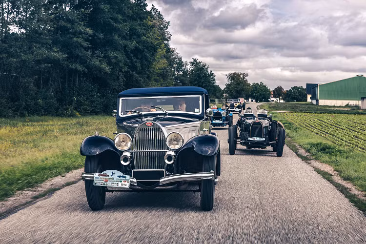 Chủ tịch của Bugatti Automobiles, Christophe Piochon cho biết: “Khi chúng tôi gọi Molsheim là quê hương của Bugatti, chúng tôi muốn nói đến theo nghĩa chân thật nhất của từ này. Đúng vậy, những chiếc xe được chế tạo thủ công ở đây, nhưng đó là một mối liên hệ sâu sắc hơn nhiều.