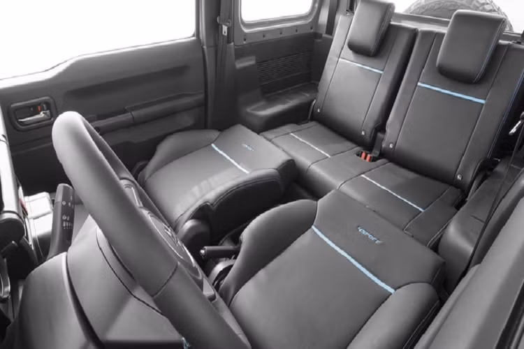 Sức mạnh được truyền tới cả bốn bánh thông qua hộp số tự động 4 cấp và hệ dẫn động bốn bánh AllGrip Pro.