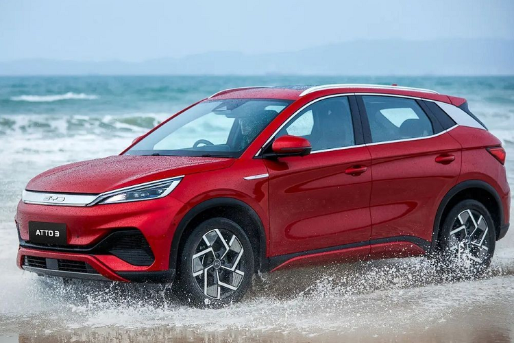 Hiện chưa rõ sau Thái Lan, BYD có bán xe ở Việt Nam hay không. Chỉ biết rằng, vào hồi tháng 5 năm nay, BYD cũng đã đăng ký bảo hộ kiểu dáng công nghiệp cho 2 mẫu ôtô tại Việt Nam. 2 mẫu xe này được dự đoán là BYD Destroyer 05 và Cruiser 05. Do đó, rất có thể trong thời gian tới, BYD cũng sẽ ra mắt thị trường Việt Nam.