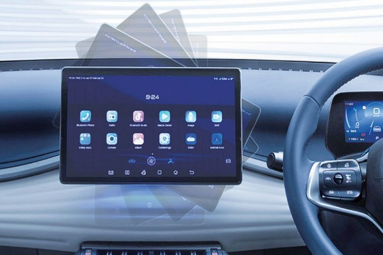 .. màn hình cảm ứng trung tâm 12,8 inch, có thể xoay ngang hoặc dọc, hỗ trợ kết nối Apple CarPlay/Android Auto, ra lệnh bằng giọng nói sử dụng tiếng Anh và hệ thống âm thanh Dirac HD 8 loa.