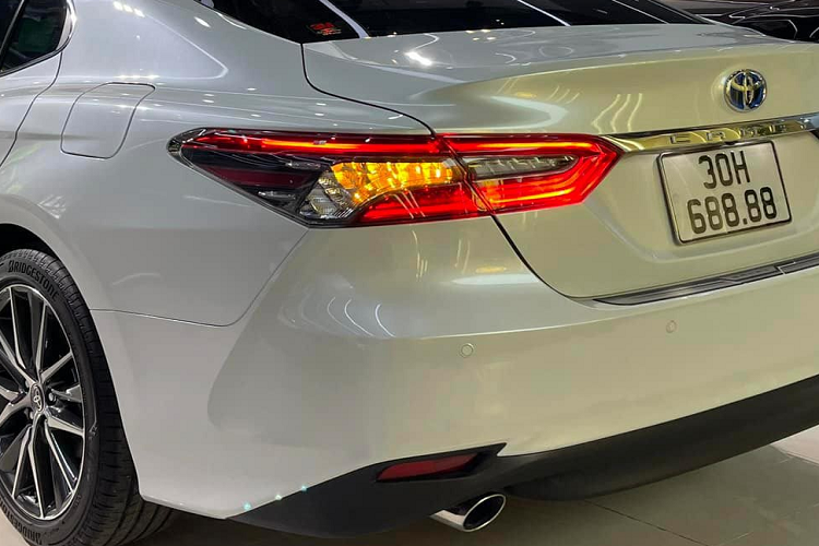 Sử dụng hệ truyền động Hybrid THS II (Toyota Hybrid System II) mới cho công suất tối đa 178 mã lực tại 5.700 vòng/phút và mô-men xoắn cực đại 221Nm tại dải vòng tua máy từ 3.600 - 5.200 vòng/phút.