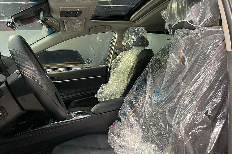 Về động cơ, phiên bản hybrid 2.5HV này sử dụng động cơ 4cyl dung tích 2.5L hút khí tự nhiên (Atkinson), dòng máy Dynamic Force mới.