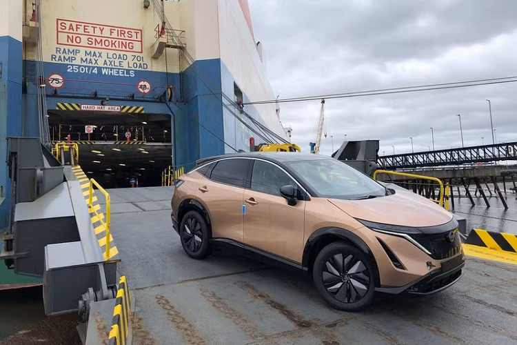 Các tính năng nổi bật bao gồm màn hình 12,3 inch cho hệ thống thông tin giải trí trung tâm tích hợp Apple CarPlay, Android Auto &amp; Amazon Alexa, cụm đồng hồ kỹ thuật số 12,3 inch, điều hoà tự động, cần số điện tử, nội thất bọc da cao cấp và đặc biệt là hệ thống lái bán tự động ProPilot mới.