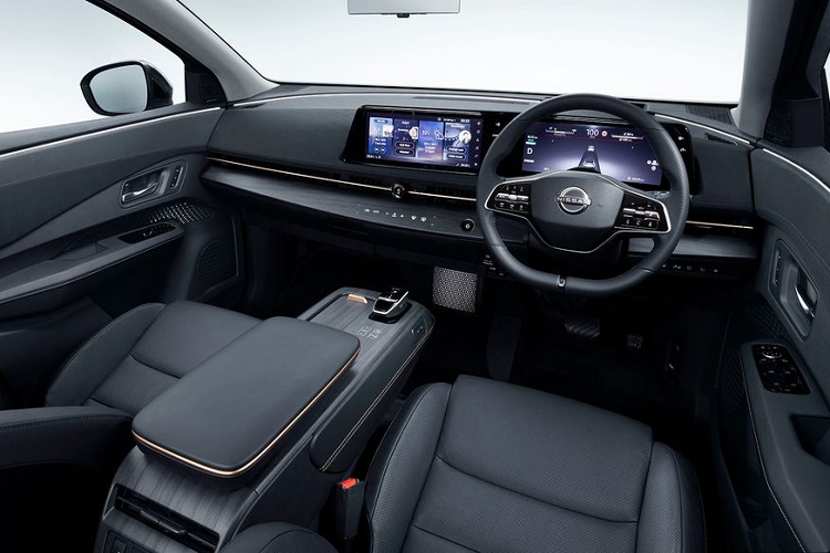 Về truyền động, Ariya 2022 được trang bị 2 mô-tơ điện sản sinh công suất dao động từ 215 - 389 mã lực, cung cấp quãng đường di chuyển từ 450 - 580 km tùy phiên bản.