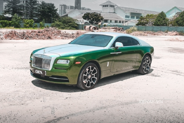 Xe sang Rolls-Royce Wraith thay đổi phong cách với lớp decal xanh lá lạ mắt Xe sang Rolls-Royce Wraith thay doi phong cach voi lop decal xanh la la mat