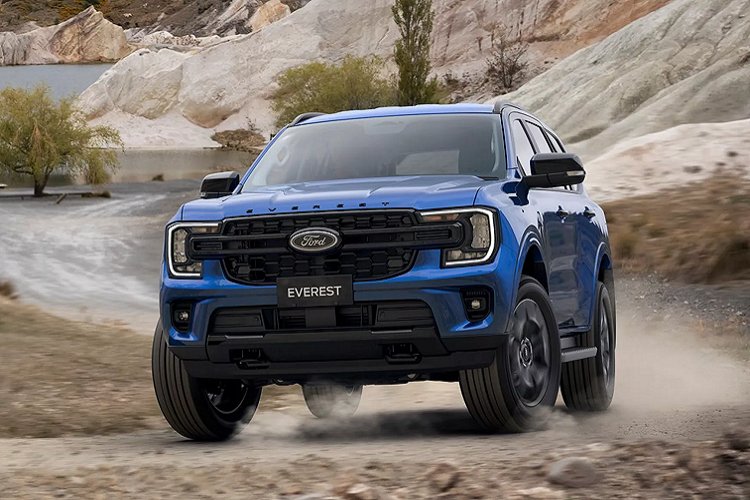 Tương tự thế hệ cũ, xe vẫn tiếp tục duy trì cấu hình động cơ dầu 4cyl thẳng hàng, dung tích 2.0L tăng áp kép (chưa có thông số). Bên cạnh động cơ dầu 3.0L (cho thị trường Úc). Sức mạnh được truyền xuống 2 cầu (hoặc 1 cầu trên bản thấp), thông qua hộp số tự động 10 cấp (10AT).