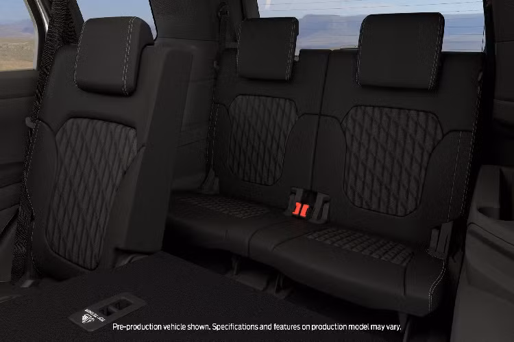 Ford Everest 2022 hứa hẹn sẽ tiếp tục trở thành mẫu SUV 7 chỗ cỡ trung hấp dẫn trong phân khúc, nhờ vào thiết kế hấp dẫn, trang bị nhiều “đồ chơi” hiện đại. Ford Everest 2022 sẵn sàng thách thức các đối thủ Nhật trong phân khúc như Toyota Fortuner, Mitsubishi Pajero Sport, Nissan Terra và Isuzu Mu-X.