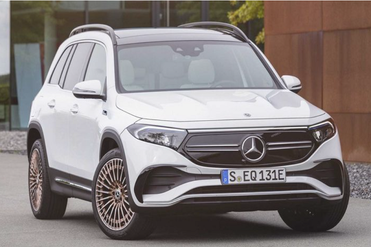 Chi ra thêm 1.250 USD (28,75 triệu VND) người dùng sẽ nhận được bản nâng cấp EQB Exclusive. Với gói trang bị này, Mercedes-Benz EQB sẽ thêm một chút sang trọng với gói Keyless-Go, sạc không dây cảm ứng và hệ thống âm thanh nổi cao cấp.