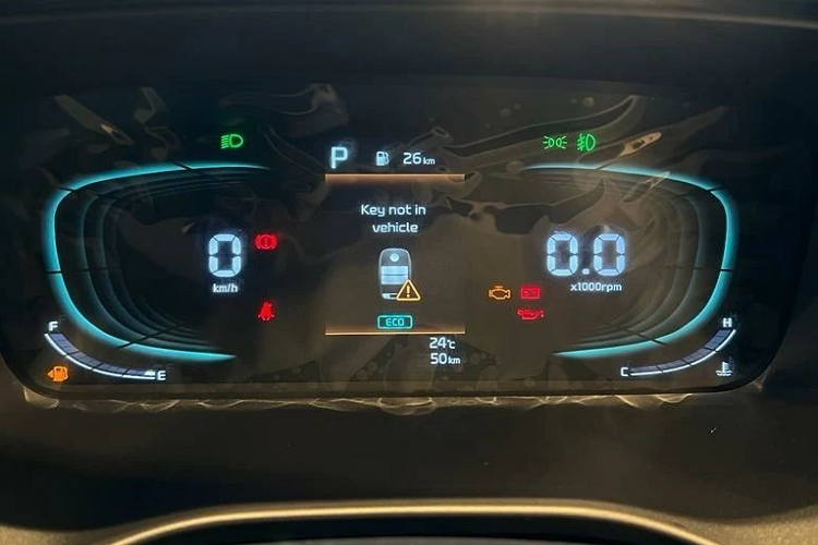 Vì được phát triển dựa trên cơ sở gầm bệ của Seltos nên Kia Carens 2022 dùng động cơ giống mẫu SUV cỡ B cùng thương hiệu. Tại thị trường Ấn Độ, mẫu MPV cỡ nhỏ này có tổng cộng 3 tùy chọn động cơ. Thứ nhất là động cơ xăng 4 xi-lanh, hút khí tự nhiên, dung tích 1.5L, cho công suất tối đa 115 mã lực và mô-men xoắn cực đại 144 Nm. Thứ hai là động cơ diesel 4 xi-lanh, dung tích 1.5L với công suất tối đa 115 mã lực và mô-men xoắn cực đại 250 Nm.