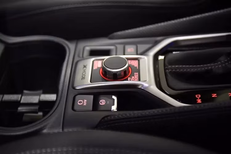 Hệ thống Kiểm Soát Hành Trình Thích Ứng (ACC) được nâng cấp chức năng Định Tâm Làn Đường. Chức năng này cho phép giữ xe Forester mới luôn di chuyển ở giữa làn đường, kể cả trên đường thẳng hay đường cong nhẹ.