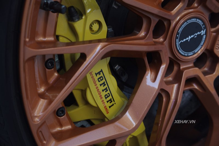 Sức mạnh mới giúp 488 GTB rút ngắn được thời gian chạy nước rút từ 0 - 100 km/h chỉ còn 2,8 giây, nhanh hơn tiêu chuẩn 0,2 giây, tốc độ tối đa của xe là 330 km/h.