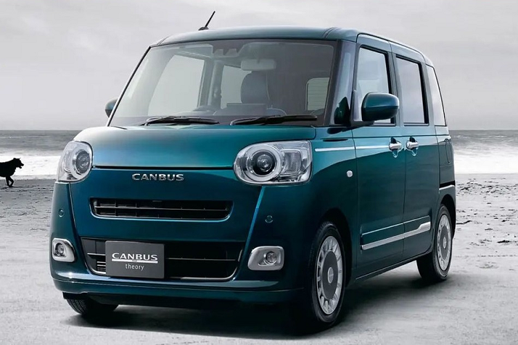 Qua những hình ảnh chính thức cho hãng Daihatsu tung ra, có thể thấy Move Canbus 2022 vẫn được áp dụng công thức như thế hệ cũ vốn đã rất thành công. Tuy nhiên, xe lại được phát triển dựa trên cơ sở gầm bệ DNGA mới và có thêm động cơ tăng áp mới. Bên ngoài, Daihatsu Move Canbus 2022 mới chỉ sở hữu thiết kế tiến hóa so với thế hệ cũ.