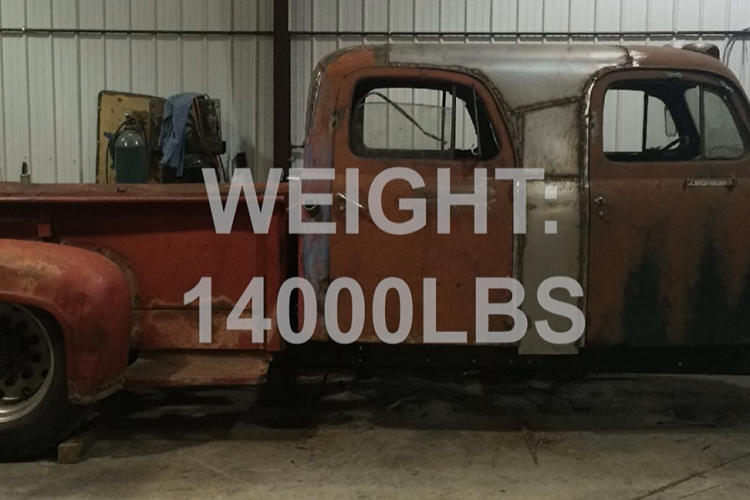 Ngoài ra, Brandon đã phải chế tạo nhiều bộ phận cho chiếc xe cẩu có một không hai, bao gồm cả lưới tản nhiệt tùy chỉnh bằng cách sử dụng bất cứ thứ gì anh ta có ở quanh mình. Brandon thậm chí còn tự rèn phần cẩu móc rất lớn nhờ làm tan chảy bộ la-zăng bằng nhôm và các loại sắt vụn khác.