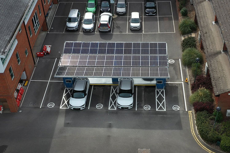 Tram sac oto dien chay nang luong mat troi Papilio3 luon kin cho-Hinh-3