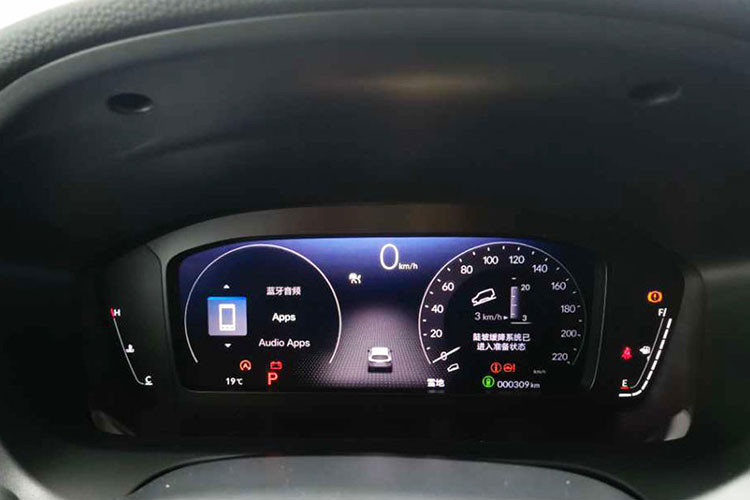 Bên dưới nắp ca-pô của Honda ZR-V 2023 ở thị trường Nhật Bản là 2 loại động cơ. Thứ nhất là hệ truyền động hybrid e:HEV, bao gồm máy xăng 4 xi-lanh, dung tích 2.0L, 2 mô-tơ điện và hộp số e-CVT.