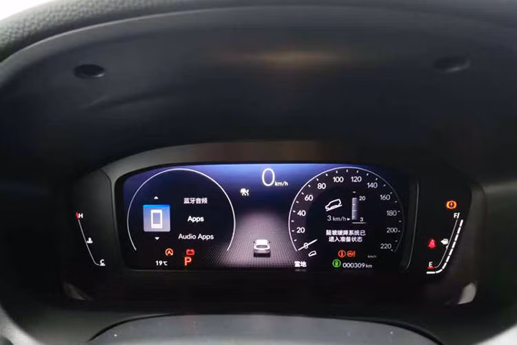 Bên dưới nắp ca-pô của Honda ZR-V 2023 ở thị trường Nhật Bản là 2 loại động cơ. Thứ nhất là hệ truyền động hybrid e:HEV, bao gồm máy xăng 4 xi-lanh, dung tích 2.0L, 2 mô-tơ điện và hộp số e-CVT.