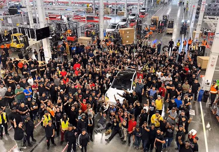 Nha may Tesla o Texas, My da co chiec xe Model Y thu 10.000