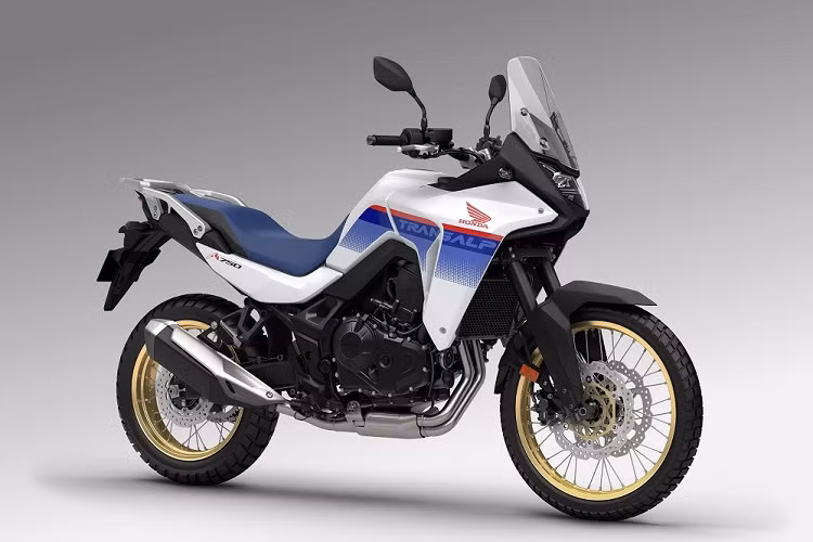 Tương tự Honda CB750 Hornet, XL750 Transalp 2023 hiện chỉ bán ở thị trường châu Âu với các màu sơn xám nhám Matte Iridium Gray, đen nhám Mat Ballistic Black và phối 3 màu Ross White Tricolour. Hiện giá xe Honda XL750 Transalp 2023 vẫn chưa được công bố.