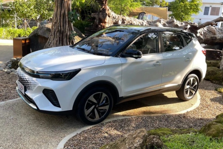 Đi kèm là hộp số vô cấp E-CVT. Xe có 3 chế độ lái gồm Eco, Comfort và Sport. Hiện giá xe MG VS HEV 2022 vẫn chưa được công bố.