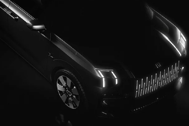 Zeekr cũng dự định phân phối sản phẩm tại thị trường Châu Âu và Bắc Mỹ, tuy nhiên chưa rõ 009 có được xuất khẩu qua các quốc gia này hay chỉ dành riêng cho thị trường Trung Quốc. Nhìn chung, Geely đang muốn chinh phục cột mốc doanh số 650.000 xe trên toàn cầu vào năm 2025. Và Zeekr sẽ đóng góp một phần doanh số quan trọng trong đó.