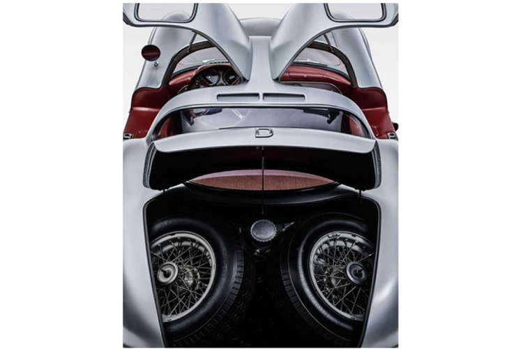 Các phiên bản hiếm và phiên bản đua lại đặc biệt có giá trị. Chưa kể mục đích bán xe lại có ý nghĩa từ thiện nên giá bán của mới cao đến vậy.