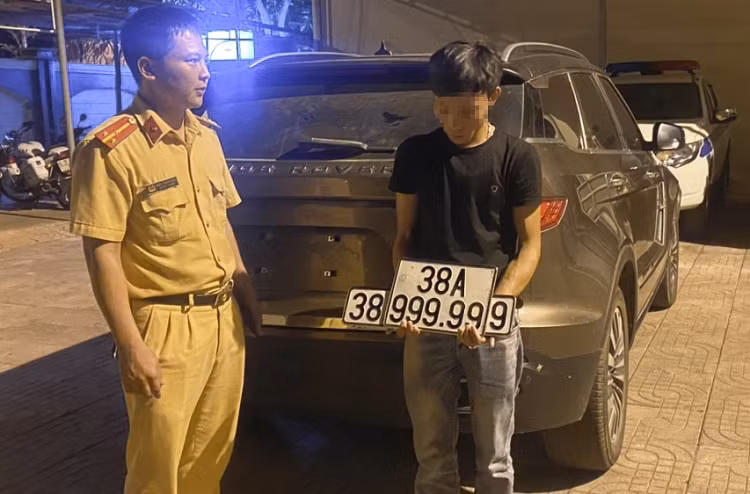 Chu xe gan bien so gia ngu quy 9 de 