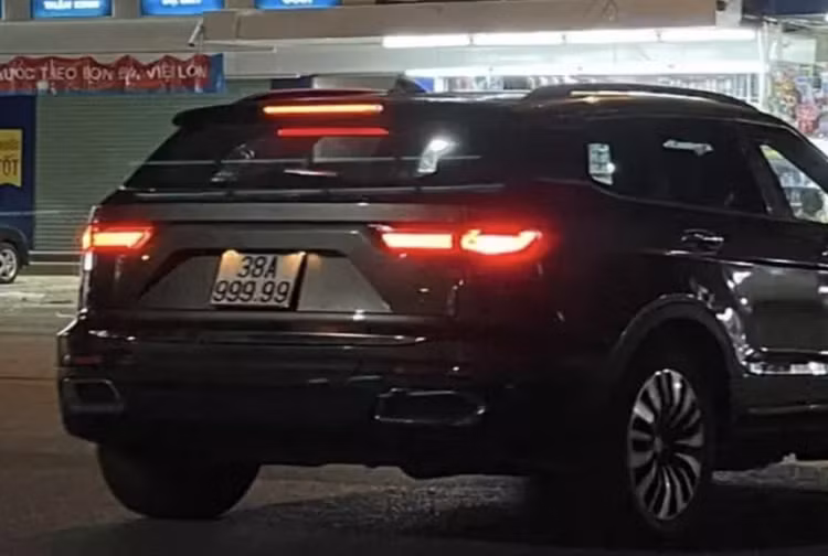 Chu xe gan bien so gia ngu quy 9 de 