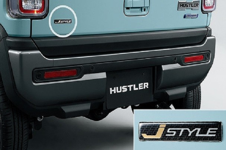 Chưa hết, Suzuki Hustler 2023 phiên bản J Style II còn được trang bị hệ thống điều hòa tự động, đi kèm lọc không khí Nanoe X và kính chống tia cực tím cũng như tia hồng ngoại xung quanh xe.