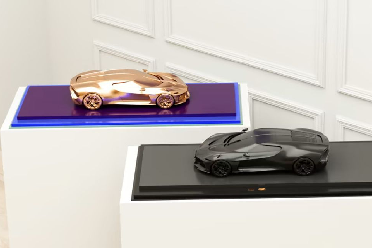 Để kỷ niệm việc ra mắt La Voiture Noire (được công bố trước cả khi xe được hoàn thiện), Bugatti đã hợp tác với hãng trang sức lâu đời Asprey của Anh, để cho ra đời một loạt các mô hình điêu khác mẫu xe này. Tổng cộng 216 mô hình xe Bugatti La Voiture Noire bằng bạc đã được chế tạo và chúng đều được bán hết ngay lập tức.