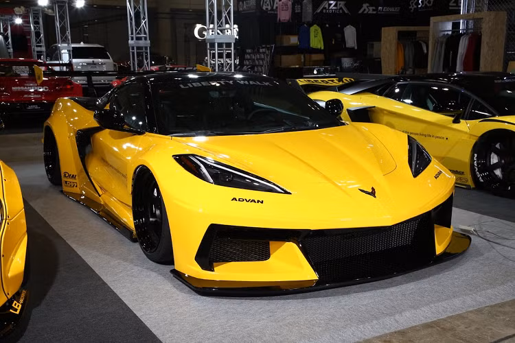 Hãng độ Liberty Walk hiện đã đưa ra tới bốn mức giá cho những người chơi xe lựa chọn cho bộ bodykit. Sự khác nhau của từng mức giá sẽ phụ thuộc vào những chất liệu cho từng phụ kiện, từng trang bị cũng như các tùy chọn theo sở thích của khách hàng.