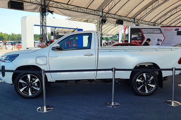 Chưa rõ sau Thái Lan, Toyota có bán Hilux thuần điện ở những thị trường khác như Việt Nam hay không. Tại Việt Nam, dòng xe bán tải Toyota Hilux đã bị tạm ngừng bán trong năm 2022 vì không đáp ứng tiêu chuẩn khí thải Euro 5. Tuy nhiên, trong thời gian gần đây, nhân viên tư vấn bán hàng tại đại lý đã bắt đầu nhận cọc trở lại dành cho Toyota Hilux 2023.