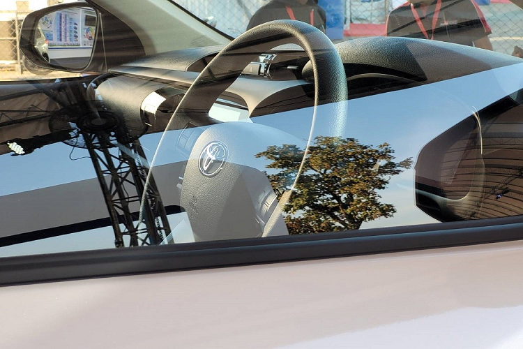 Đáng tiếc là hiện hãng Toyota chưa công bố hình ảnh nội thất của mẫu xe concept này. Tuy nhiên, nhiều khả năng thiết kế nội thất của xe sẽ không khác biệt so với Toyota Hilux Revo cabin đơn đang bán tại Thái Lan.