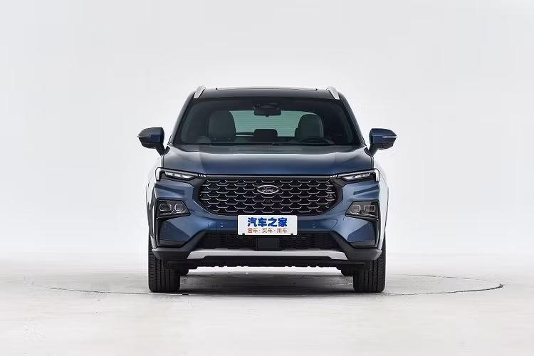 Ở thị trường tỷ dân này, xe được chia thành 3 phiên bản với giá bán Ford Equator Sport 2022 tạm tính vào thời điểm mở bán là từ 158.800 - 188.800 Nhân dân tệ (khoảng 556 - 661 triệu đồng). Dự kiến, mẫu xe này sẽ chính thức được bán tại thị trường Trung Quốc vào ngày 17/3 tới đây. Giá xe Ford Equator Sport 2022 khi bán ra thị trường có thể sẽ thay đổi.