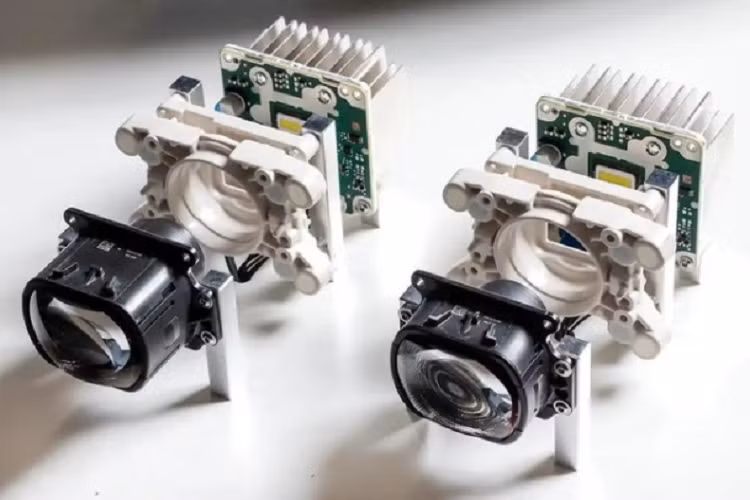 Theo thiết kế, Porsche sẽ sử dụng công nghệ micro LED. Bốn cụm đèn sẽ có 16.384 bóng LED hoặc điểm ảnh, trong khi đèn LED ma trận hiện tại chỉ có 84 bóng LED trên mỗi cụm đèn pha.