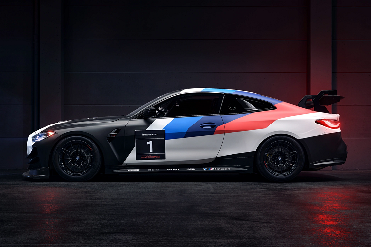 Các kỹ sư đã nâng cấp cơ cấu thanh giằng chủ động trước và sau, sở hữu khả năng điều chỉnh 5 mức độ. Góc đặt bánh xe cũng dễ dàng thay đổi theo từng tình huống. Mẫu xe thể thao BMW M4 GT4 sẽ có mặt tại giải đua SRO America được tổ chức ở VIRginia International Raceway. Quá trình sản xuất mẫu xe này sẽ bắt đầu vào tháng 10 năm nay.