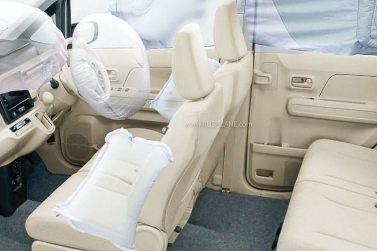 Ngoài ra, Suzuki Wagon R 2023 phiên bản tiêu chuẩn còn có thêm những trang bị mới như hệ thống hỗ trợ phanh với 2 camera, có thể phát hiện người đi bộ vào ban đêm. Tiếp đến là 2 túi khí bên dành cho hàng ghế trước và túi khí rèm mới.